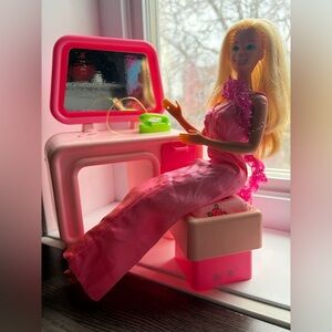 Barbie Superstar 1976 with Pink Desk and Stool Playset 70s
